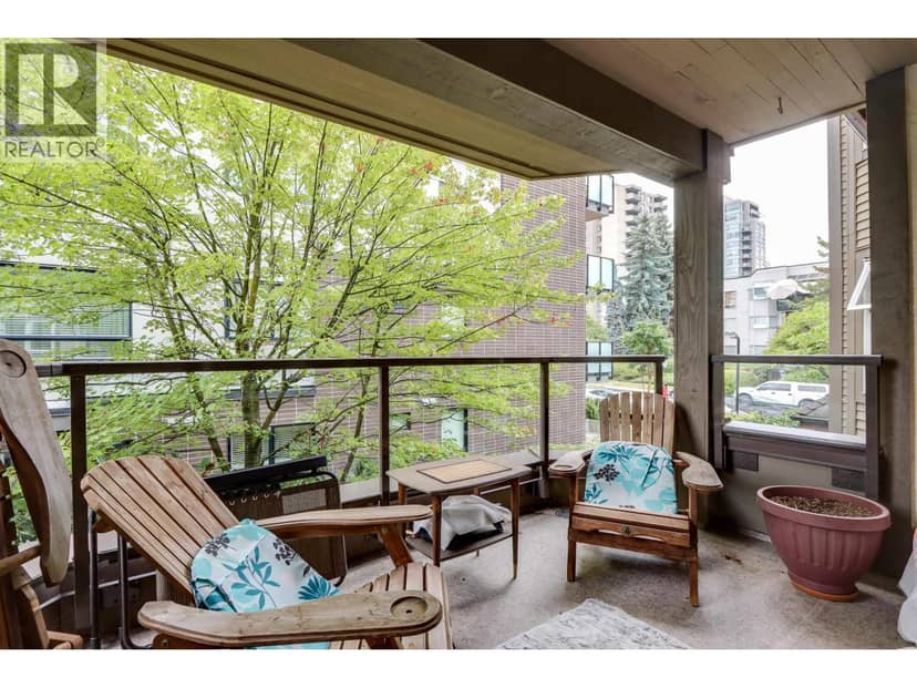 205 1535 CHESTERFIELD AVENUE, North Vancouver