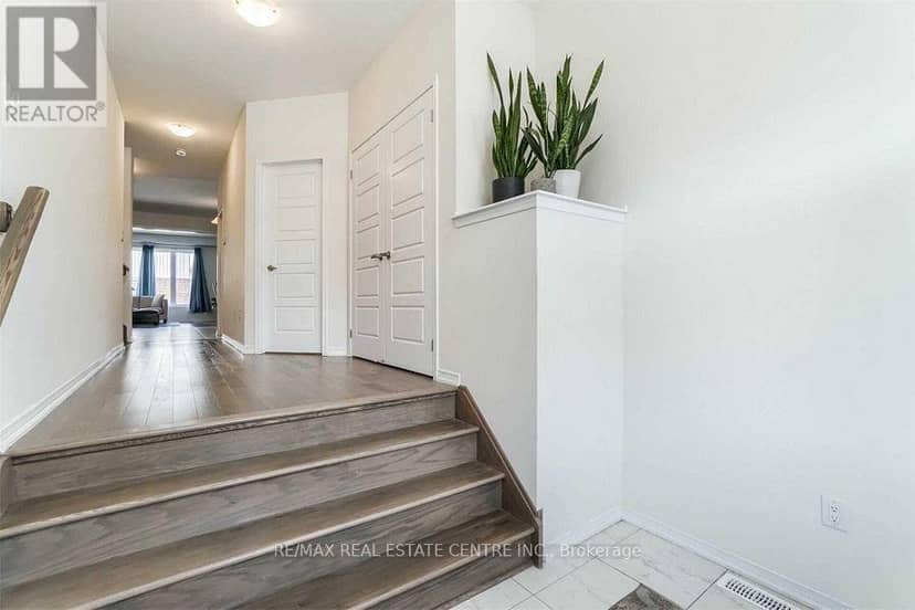 7831 Odell Crescent — photo 6 of 29