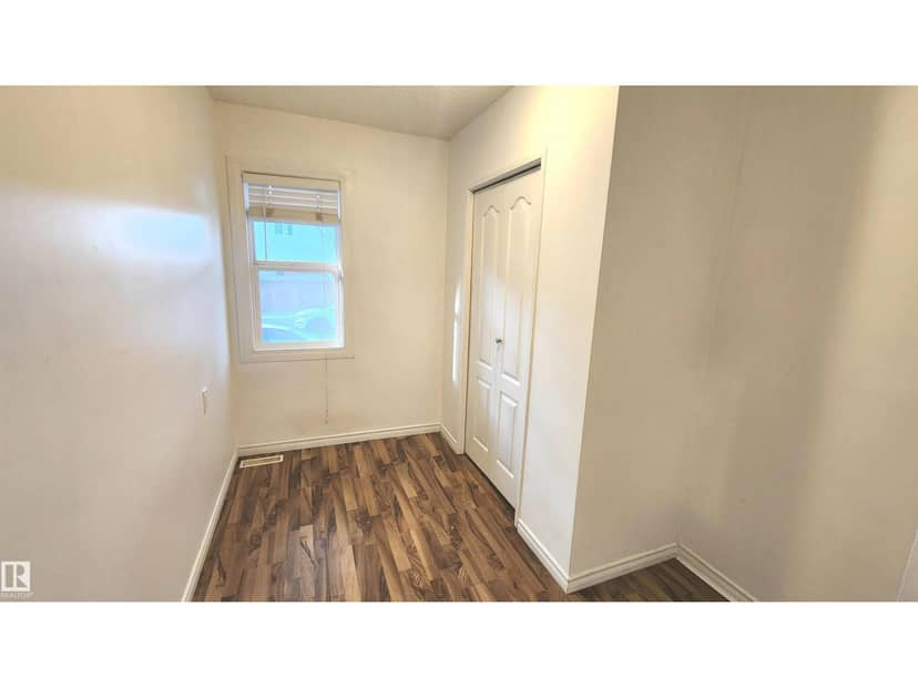 9359 92 ST NW — photo 9 of 24