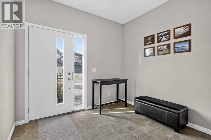 52 Saddlestone Drive NE, Calgary, photo 3