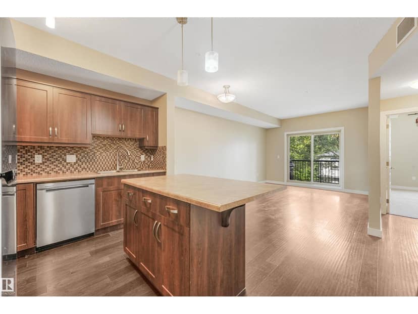 #214 8730 82 AV NW, Edmonton, photo 4