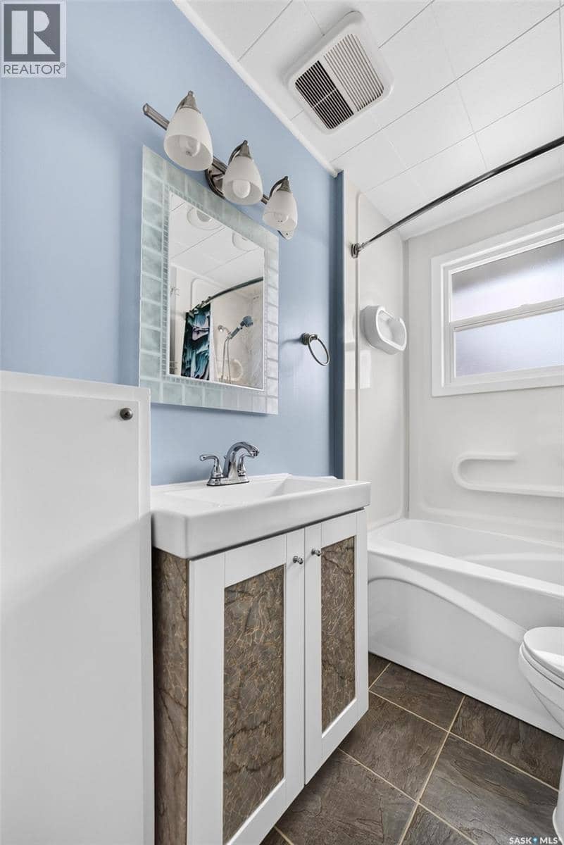 345 McIntyre Street — photo 11 of 37