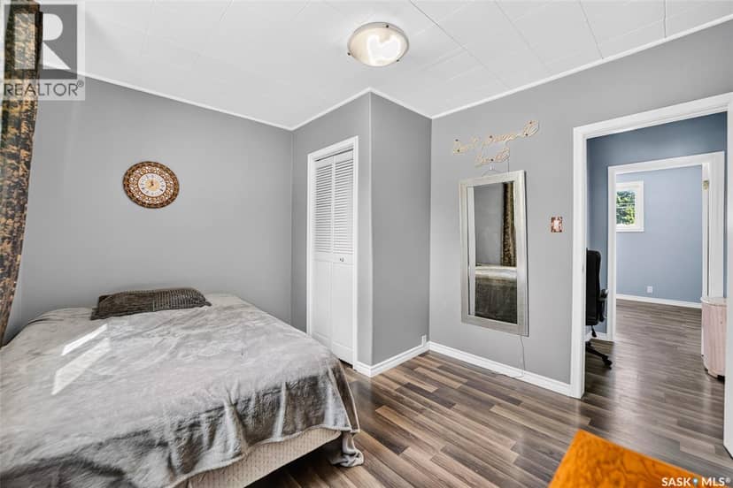 345 McIntyre Street — photo 10 of 37