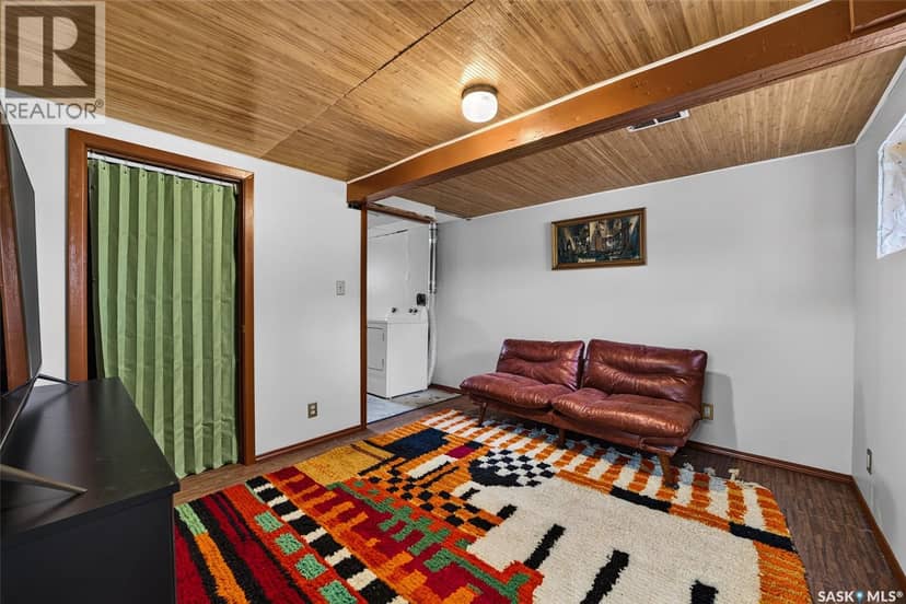 345 McIntyre Street — photo 18 of 37