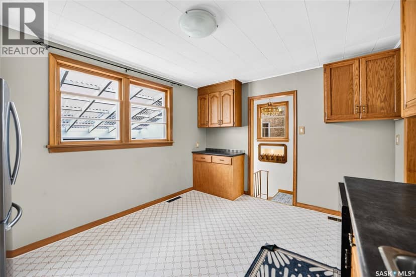 345 McIntyre Street, Regina, photo 4