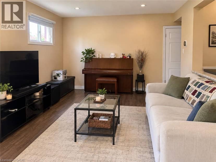 73 LARKSPUR Crescent — photo 3 of 11