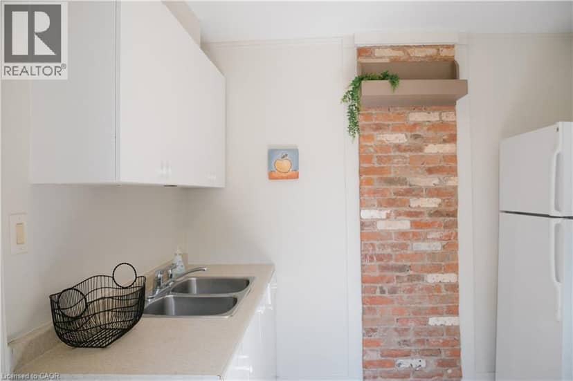 285 MACNAB Street — photo 13 of 26