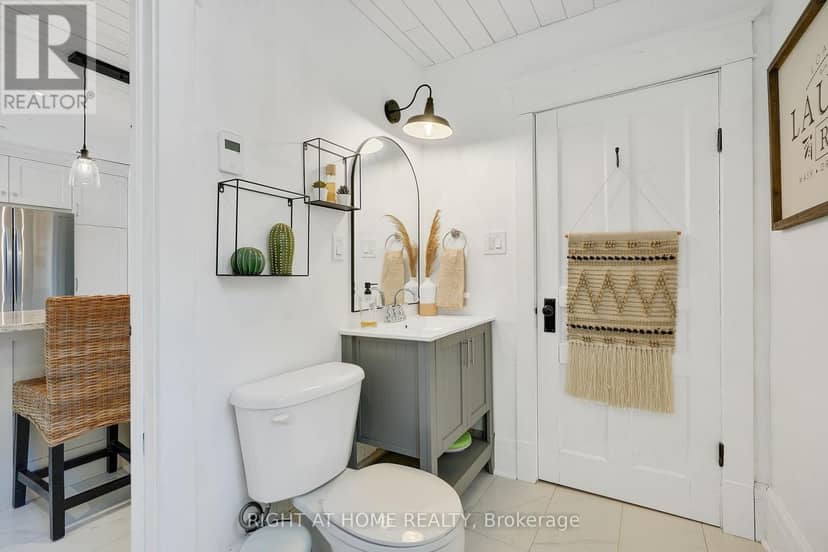 123 John Street — photo 12 of 40