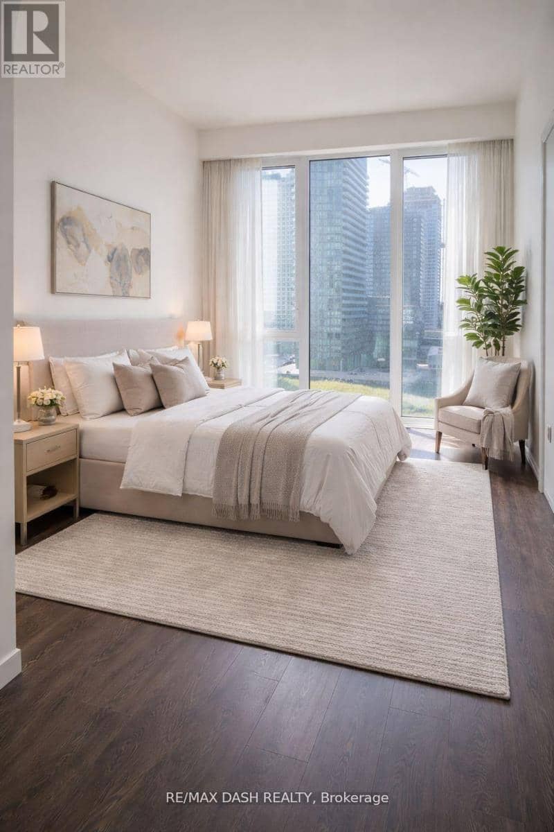 806W - 27 Bathurst Street — photo 1 of 23