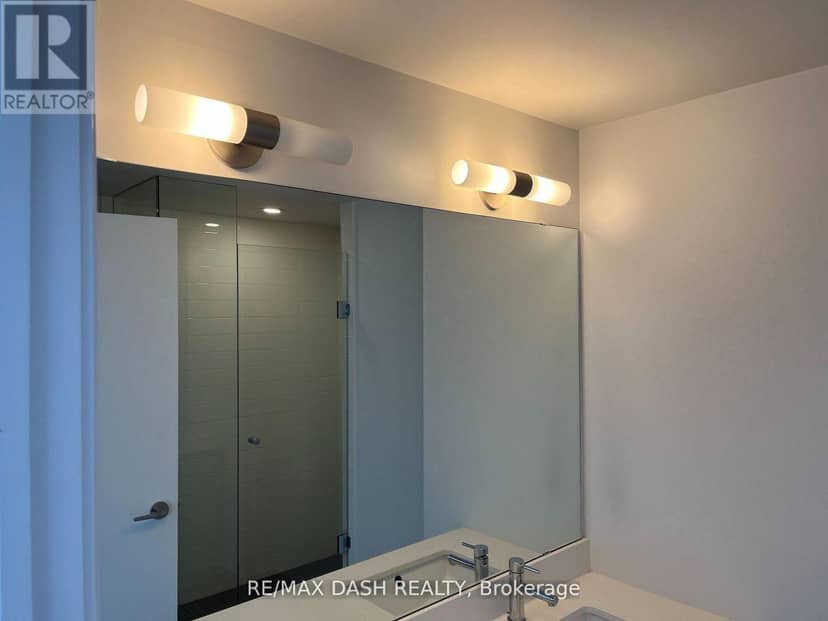806W - 27 Bathurst Street — photo 10 of 23
