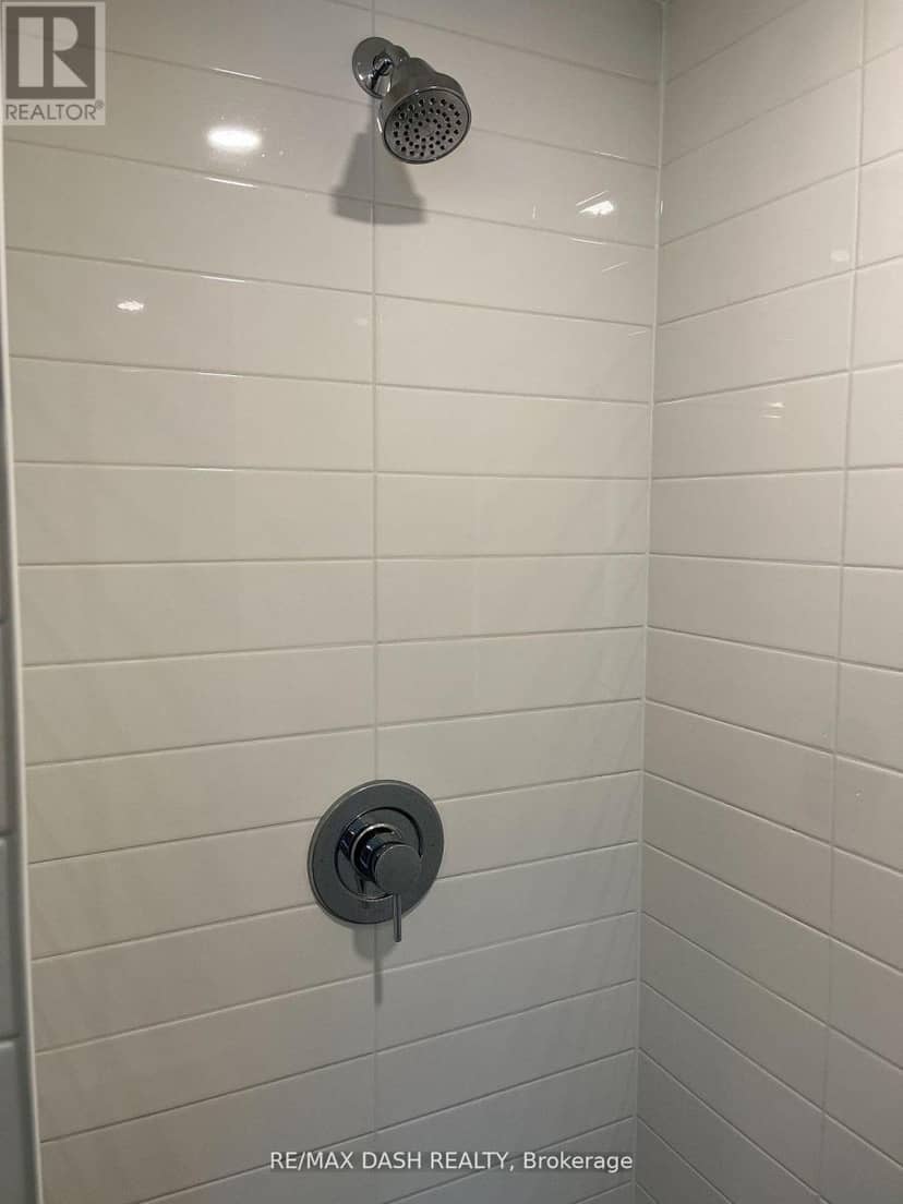 806W - 27 Bathurst Street — photo 12 of 23