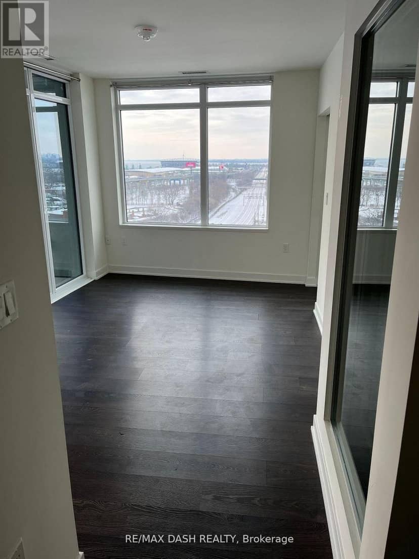 806W - 27 Bathurst Street — photo 13 of 23