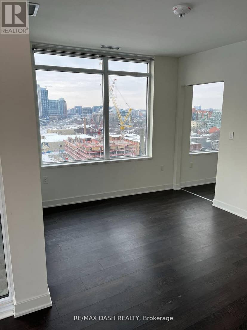 806W - 27 Bathurst Street — photo 14 of 23