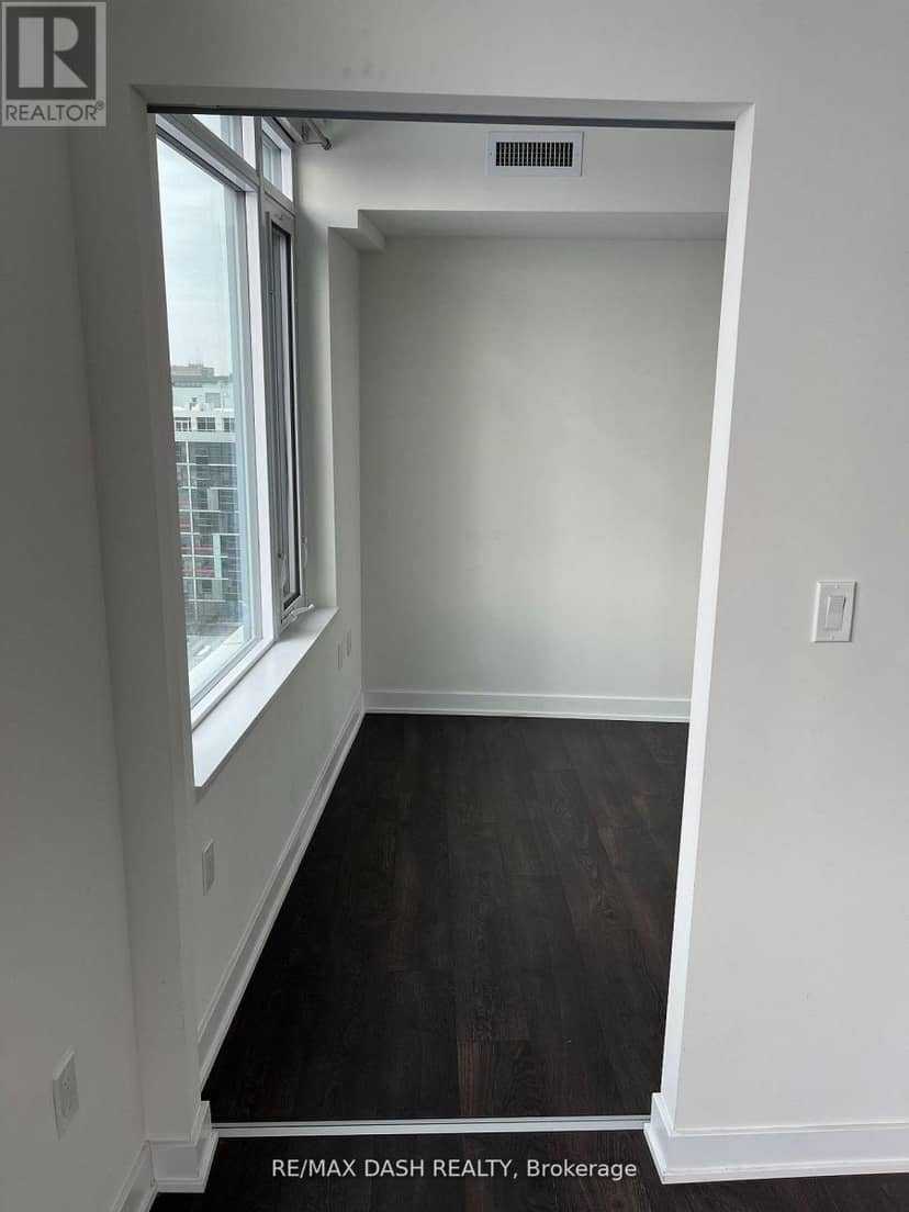 806W - 27 Bathurst Street — photo 15 of 23