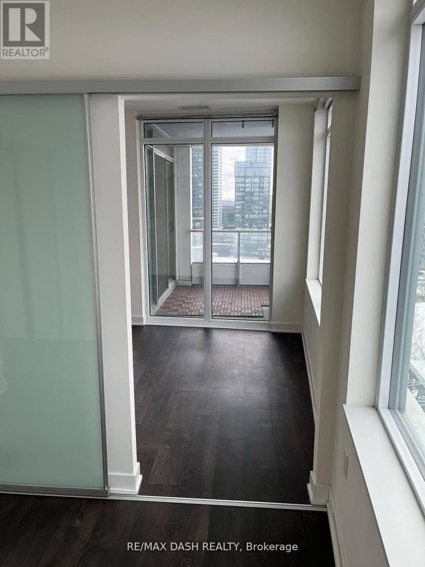 806W - 27 Bathurst Street — photo 16 of 23