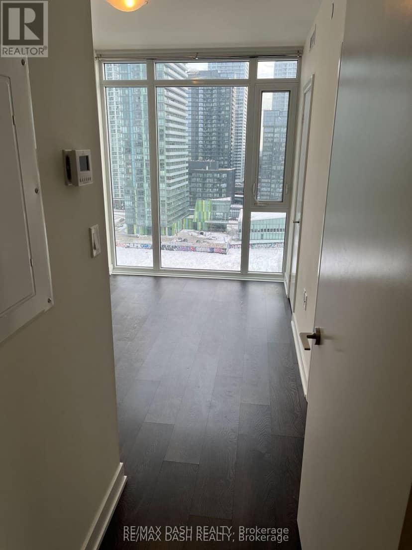 806W - 27 Bathurst Street — photo 19 of 23