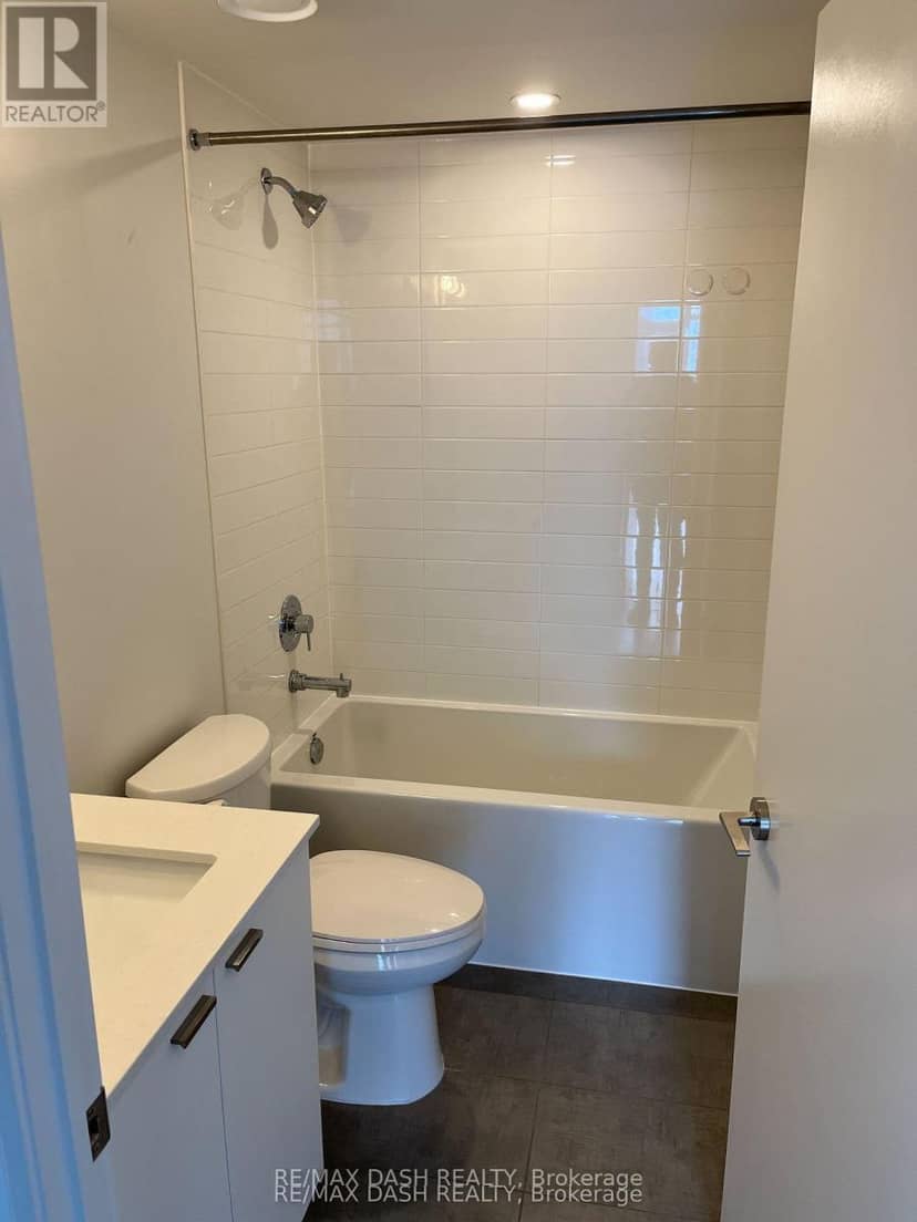 806W - 27 Bathurst Street — photo 20 of 23