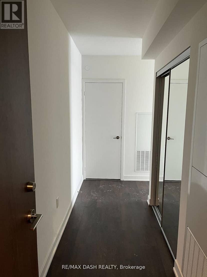 806W - 27 Bathurst Street — photo 4 of 23