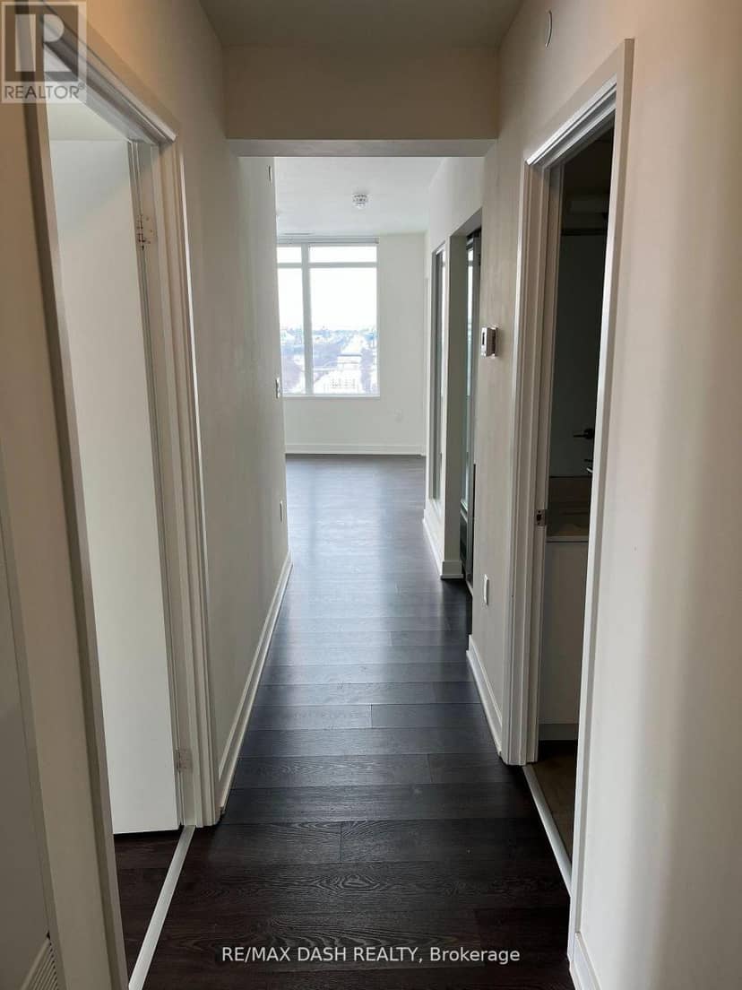 806W - 27 Bathurst Street — photo 5 of 23