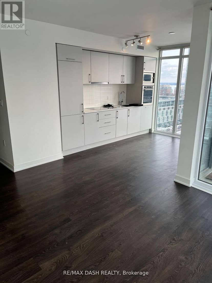 806W - 27 Bathurst Street — photo 6 of 23