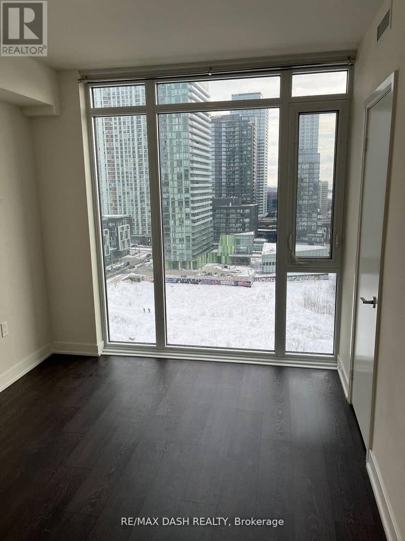 806W - 27 Bathurst Street — photo 8 of 23