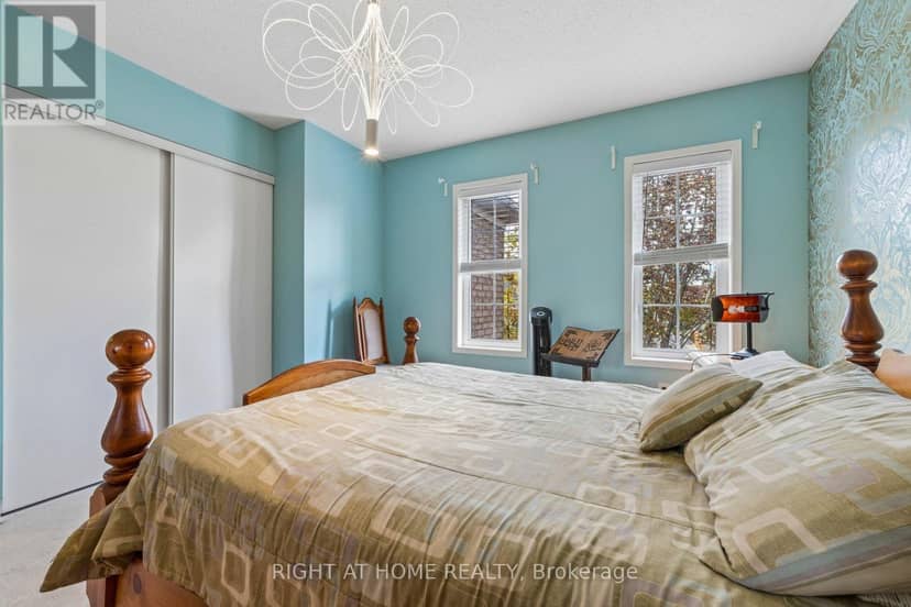 13 Weston Crescent — photo 19 of 40