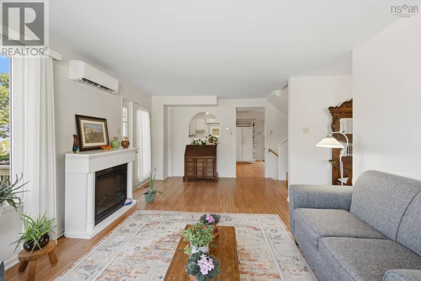 554 South Broadway — photo 12 of 40