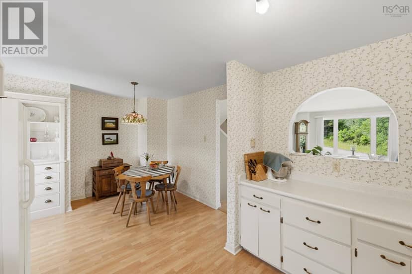 554 South Broadway — photo 16 of 40