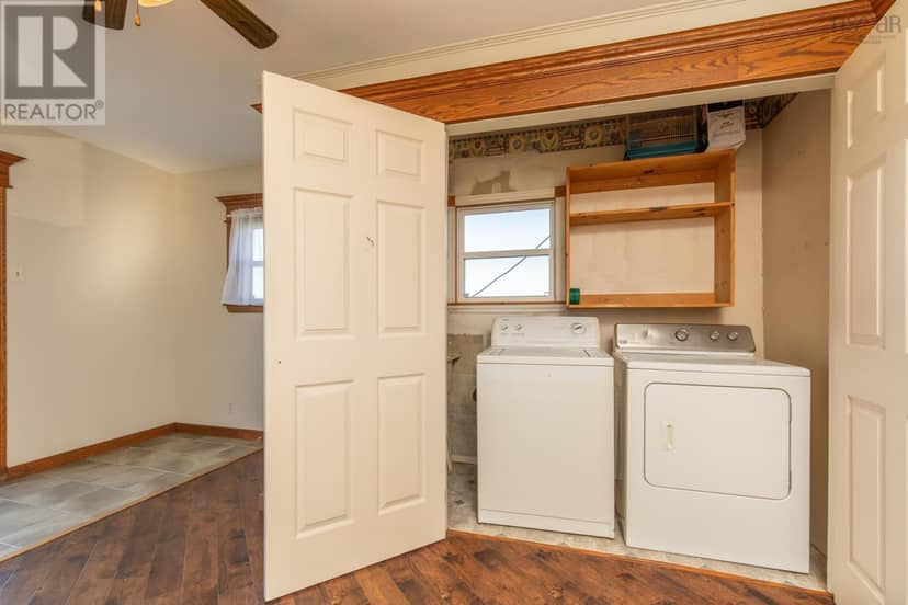 1435 Main Shore Road — photo 14 of 32