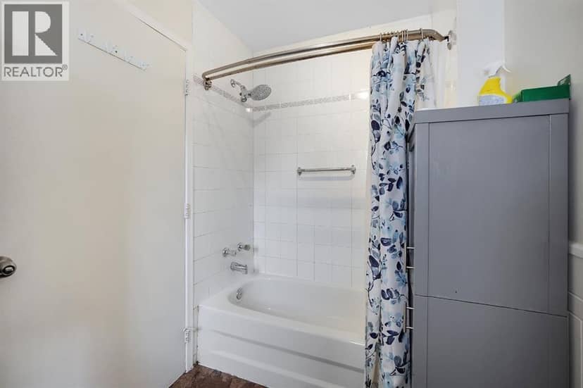 2714 74 Avenue SE — photo 13 of 25