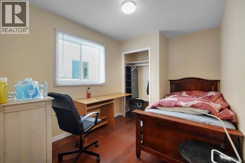 2714 74 Avenue SE — photo 10 of 25