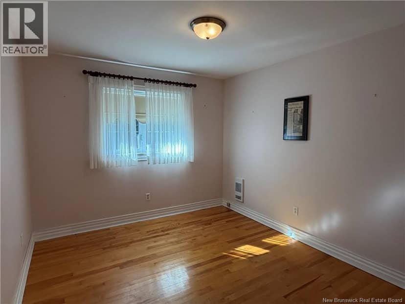 36 Lindsay — photo 15 of 25