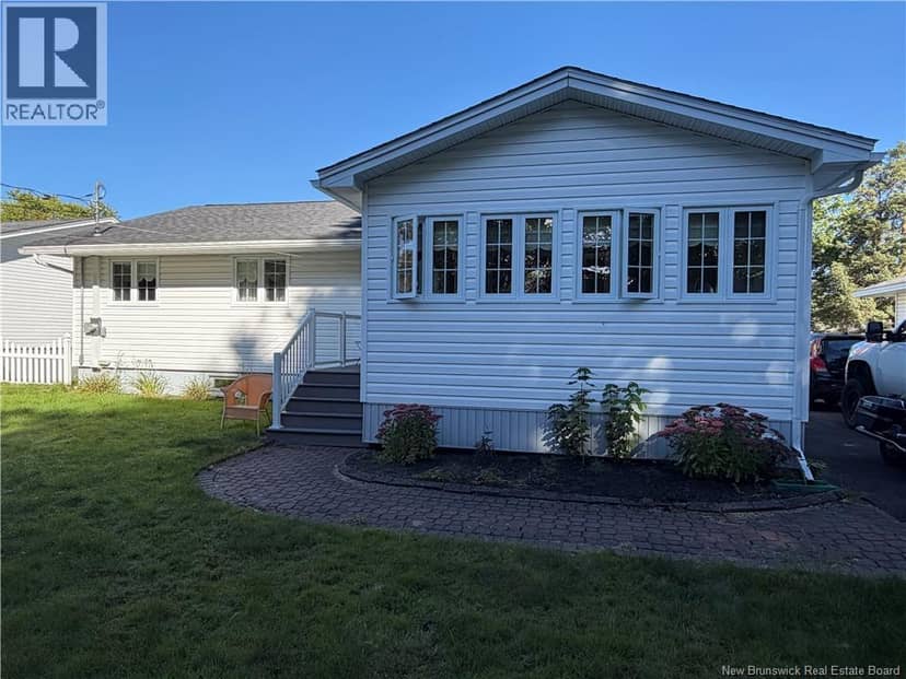 36 Lindsay — photo 22 of 25