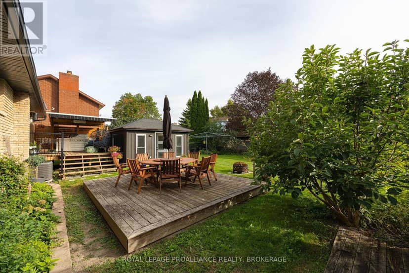 503 Canterbury Crescent — photo 12 of 40