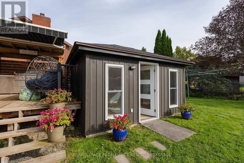 503 Canterbury Crescent — photo 14 of 40