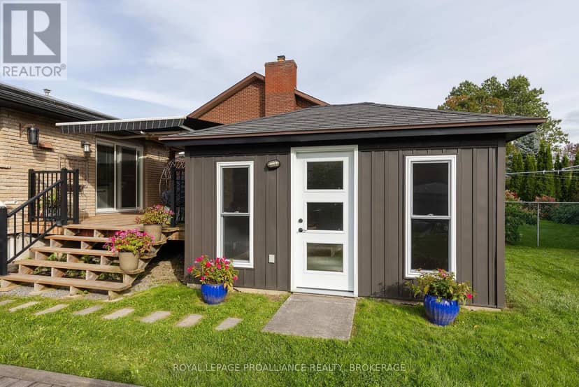 503 Canterbury Crescent — photo 18 of 40