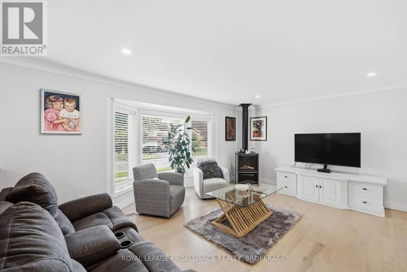 503 Canterbury Crescent — photo 22 of 40