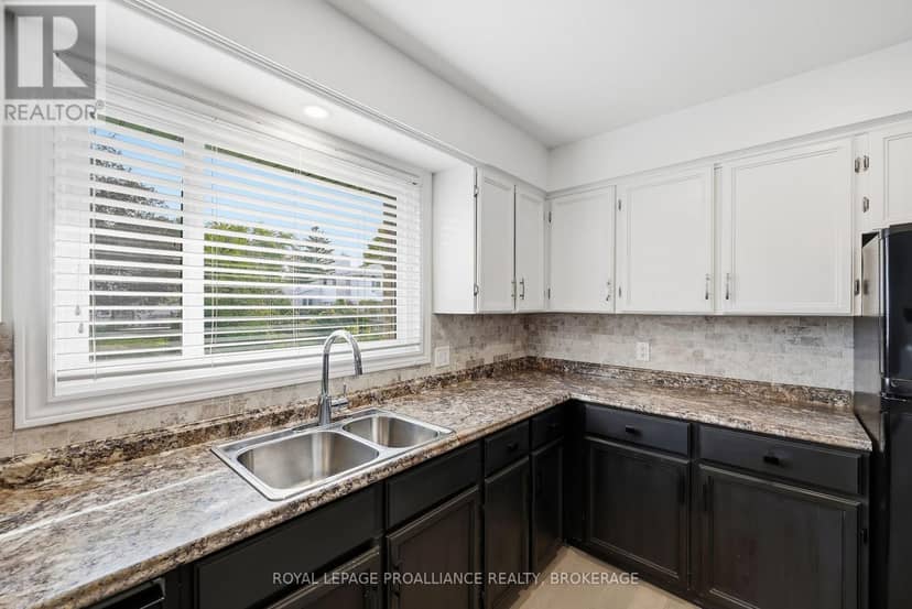 503 Canterbury Crescent — photo 30 of 40