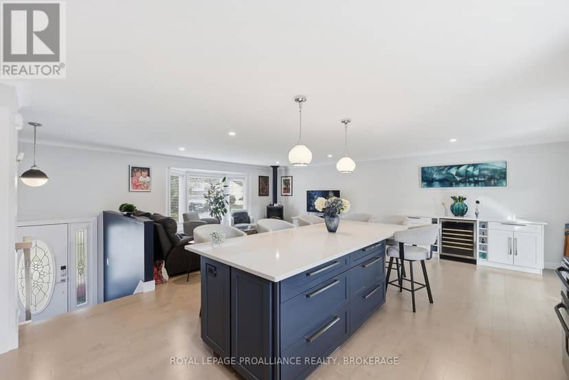 503 Canterbury Crescent — photo 31 of 40