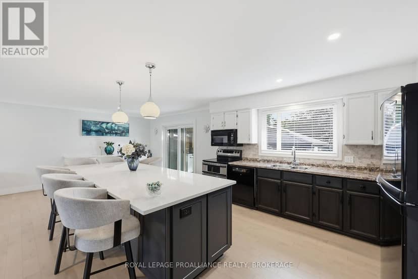 503 Canterbury Crescent — photo 32 of 40