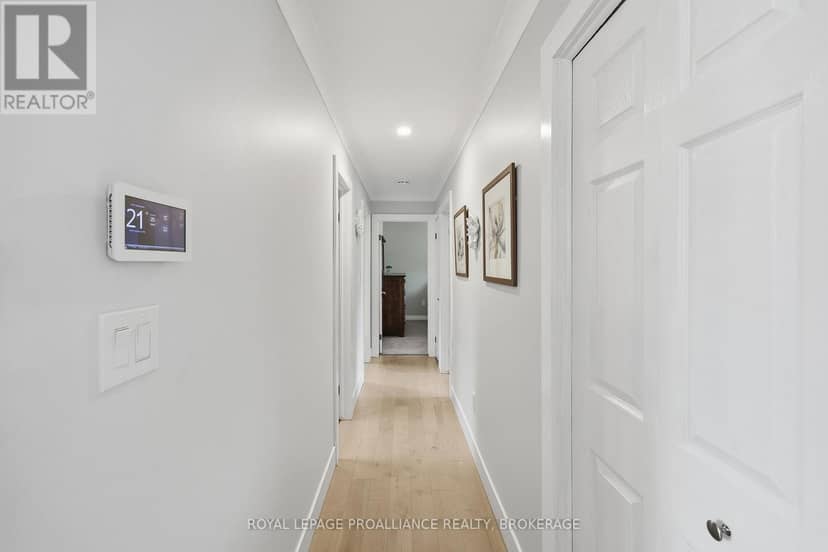 503 Canterbury Crescent — photo 33 of 40
