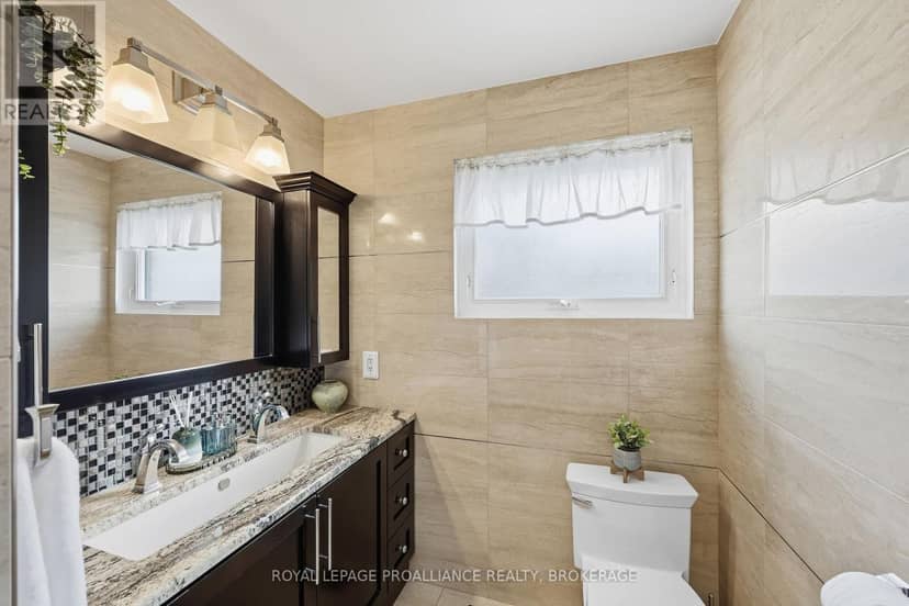 503 Canterbury Crescent — photo 35 of 40