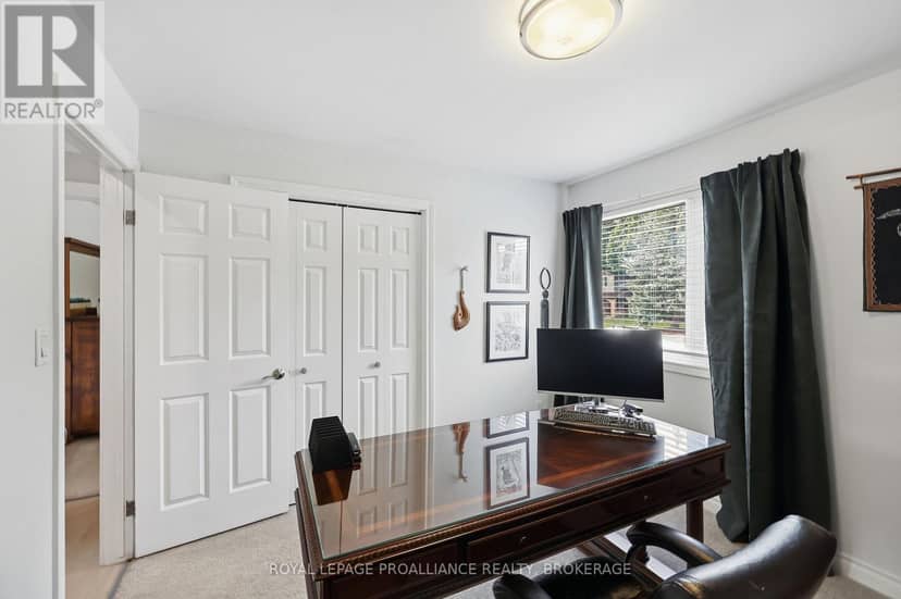 503 Canterbury Crescent — photo 37 of 40
