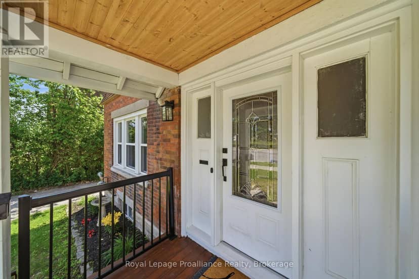 82 Marmora Street — photo 3 of 40