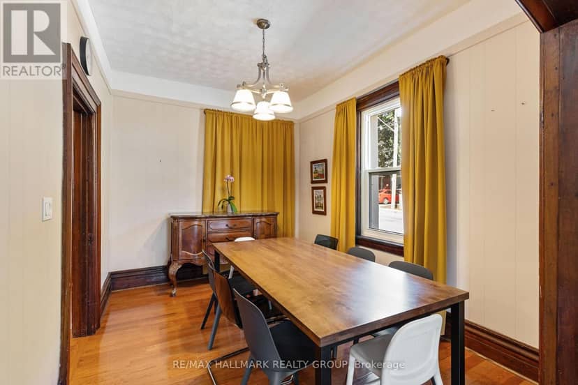 404 Henry Street W — photo 11 of 40