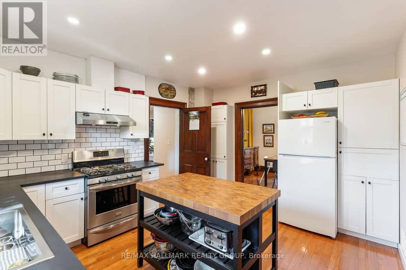 404 Henry Street W — photo 17 of 40