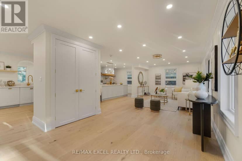 599 Conacher Drive, Toronto, photo 4