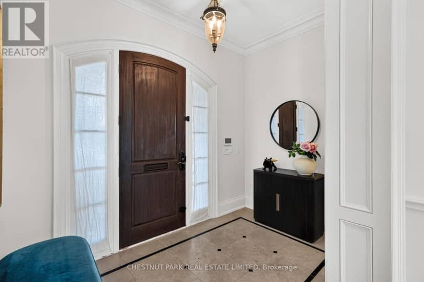 179 Yonge Boulevard — photo 2 of 40