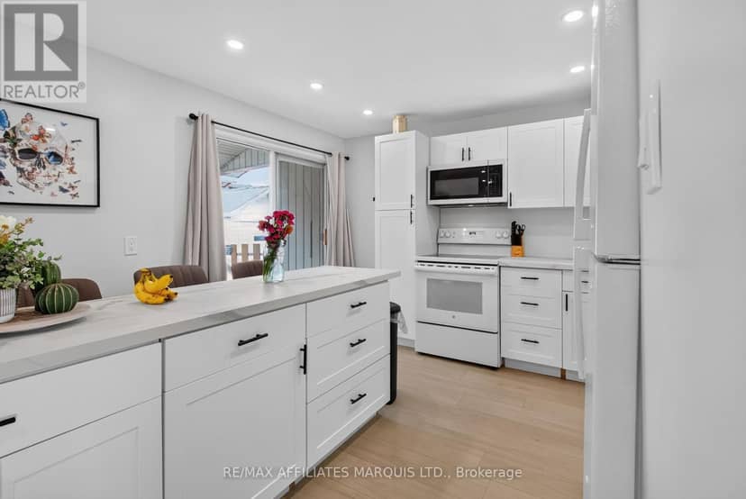 41 Eleventh Street E — photo 15 of 39