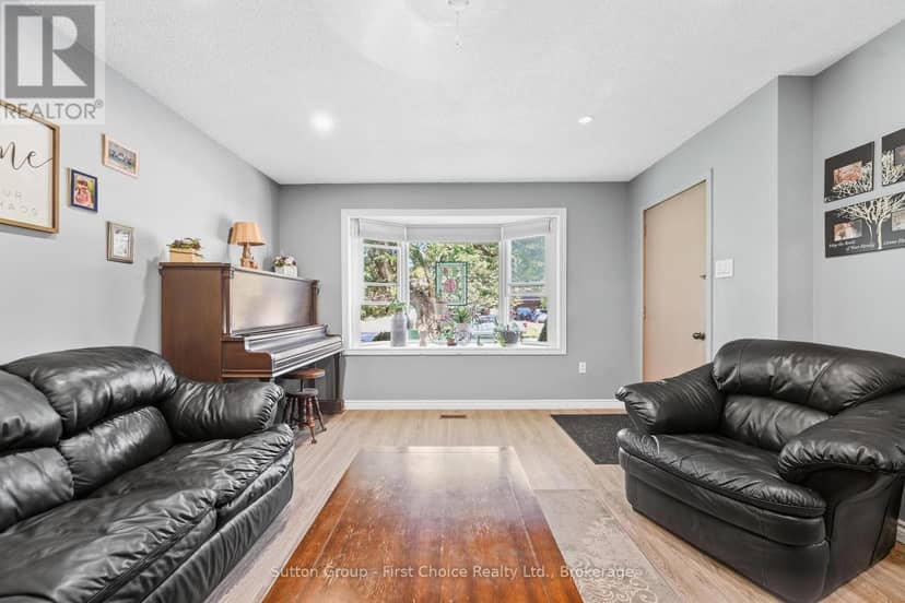 146 Jarvis Street S — photo 9 of 40